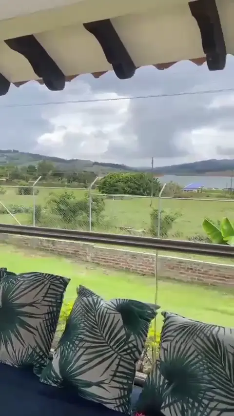 Vista del Lago Calima desde el corredor de la finca
